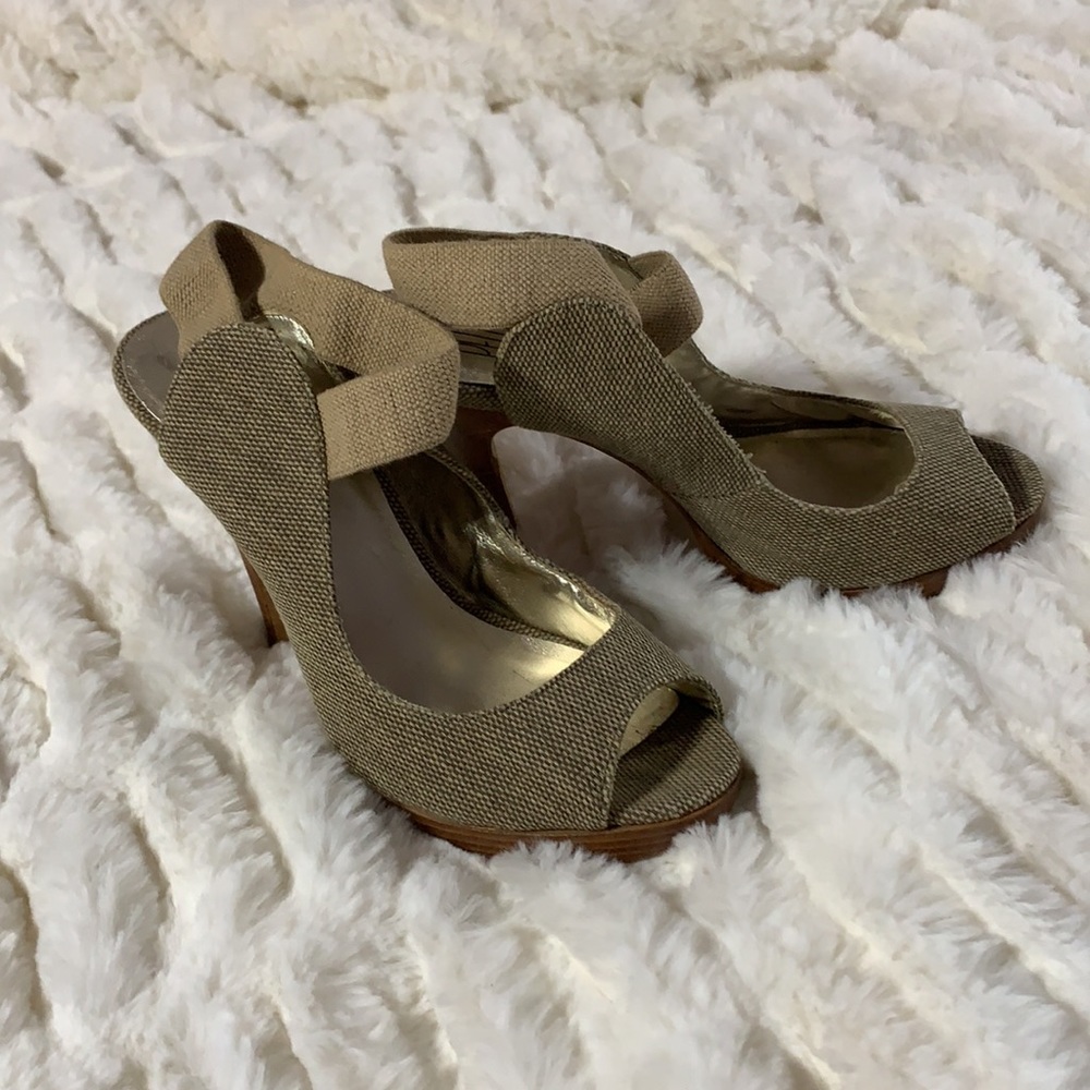 Pelle Moda gorgeous houndstooth-looking heel. Sz 7